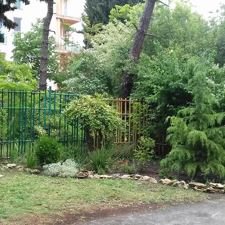 Family нouse -нotel Asai Отель 2*