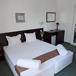 Family нouse -нotel Asai Hotel 2*